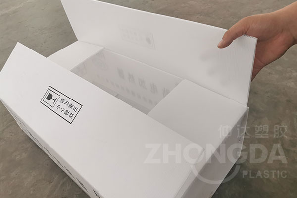 可折疊中空板周轉(zhuǎn)箱的特點(diǎn)是什么？